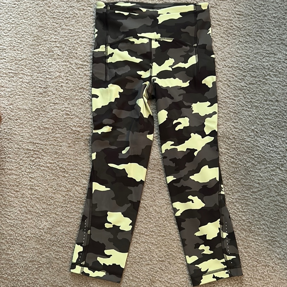 NWT Lululemon Swift Speed HR Crop 21” Green Camo Size 4
